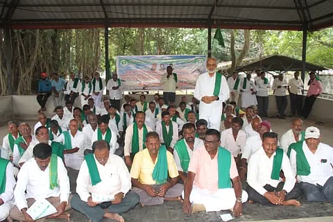 raita sanga protest infront off dc office