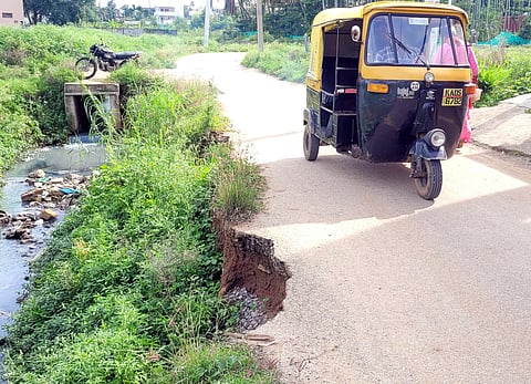 Bettanagere link road is collapsing