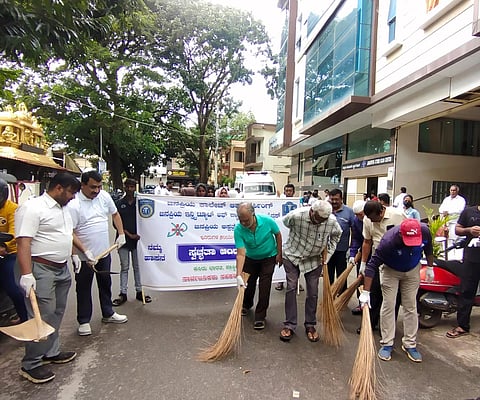 ಜನಪ್ರಿಯ ಆಸ್ಪತ್ರೆಯ ವತಿಯಿಂದ ಸ್ವಚ್ಛತಾ ಆಂದೋಲನ