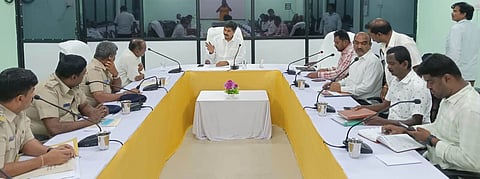 ಮಲೆಮಹದೇಶ್ವರ ಬೆಟ್ಟದ ನಾಗಮಲೆ ಭವನದಲ್ಲಿ ಶಾಸಕ ಎಂ.ಆರ್ ಮಂಜುನಾಥ್ ಅಧ್ಯಕ್ಷತೆಯಲ್ಲಿ ಅಧಿಕಾರಿಗಳ ಸಭೆ ನಡೆಯಿತು. ಚಂದ್ರಶೇಖರ್, ಉಮೇಶ್, ನಂಜುಂಡಸ್ವಾಮಿ, ಸುನೀಲ್, ಕಿರಣ್ ಇತರರು ಇದ್ದರು.