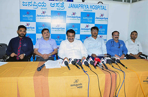 ಕ್ಲಿಷ್ಟಕರ ಶಸ್ತ್ರಚಿಕಿತ್ಸೆ ಯಶಸ್ವಿಯಾಗಿ ಮಾಡಿದ ಜನಪ್ರಿಯ ಆಸ್ಪತ್ರೆಯ ತಜ್ಞ ವೈದ್ಯರು