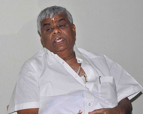 ಜಿಲ್ಲಾ ಉಸ್ತುವಾರಿ ಸಚಿವರಿಗೆ ಜವಾಬ್ದಾರಿ ಇಲ್ಲ:ರೇವಣ್ಣ ಆಕ್ರೋಶ