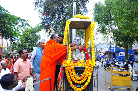ಮಹಾತ್ಮರ ದಾರಿಯಲ್ಲಿ ಮುನ್ನಡೆಯೋಣ: ಶ್ರೀ ಶಂಭುನಾಥ ಸ್ವಾಮೀಜಿ ಕರೆ