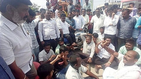protest against psi kustagi people koppal
