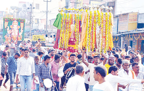 ಕೆ.ಆರ್.ನಗರದ ಪುರಸಭೆ ಬಯಲು ರಂಗ ಮಂದಿರದಲ್ಲಿ ಪ್ರತಿಷ್ಠಾಪಿಸಿದ್ದ ಗಣಪತಿ ಮೂರ್ತಿ ವಿಸರ್ಜನಾ ಮಹೋತ್ಸವ ಗುರುವಾರ ಅದ್ಧೂರಿಯಾಗಿ ನೆರವೇರಿತು.