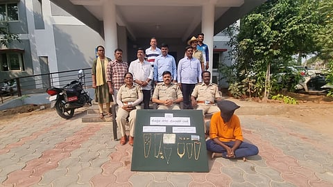 gold thief arrest koppal police 80 gram gold