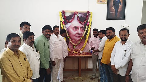 ಜಿಲ್ಲಾ ಕಾಂಗ್ರೆಸ್ ಕಚೇರಿಯಲ್ಲಿ ಇಂದಿರಾ ಗಾಂಧಿ ಅವರ ಪುಣ್ಯಸ್ಮರಣೆ ಕಾರ್ಯಕ್ರಮ
