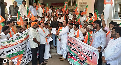 BJP protests against state Congress government mandya