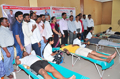Blood donation camp by puneeth rajkumar fans mandya