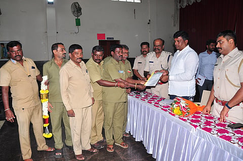 MLA interaction with auto drivers mandya