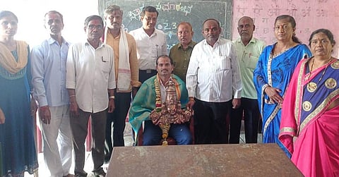 Nittur B Teacher Ganesh Jadhav Sanman Photo