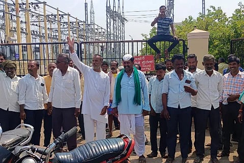 No Electricity For Pump Set Farmers Strike