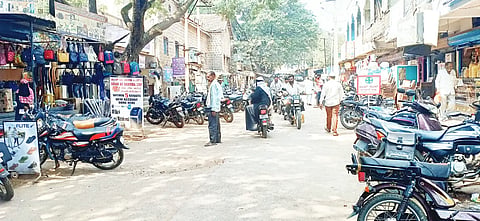 SAVANUR MARKET TRAFIC