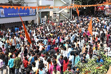 dvg-dasara-shobhayatre-2.jpg