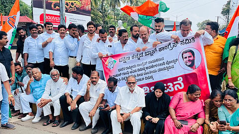 mng--7 oct congress protest