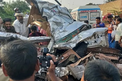 vijayanagar road accident more than 5 dead
