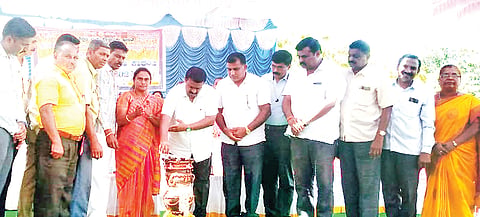 ಚನ್ನರಾಯಪಟ್ಟಣದ ಗೂರಮಾರನಹಳ್ಳಿ ಮುರಾರ್ಜಿ ದೇಸಾಯಿ ವಸತಿ ಶಾಲೆಯಲ್ಲಿ ಆಯೋಜಿಸಿದ್ದ ತಾಲೂಕು ಮಟ್ಟದ ಪ್ರತಿಭಾ ಕಾರಂಜಿ ಮತ್ತು ಕಲೋತ್ಸವ ಕಾರ್ಯಕ್ರಮವನ್ನು ಶಾಸಕ ಸಿ.ಎನ್.ಬಾಲಕೃಷ್ಣ ಉದ್ಘಾಟಿಸಿದರು. ಎಚ್.ಎನ್.ದೀಪಾ, ಅನಿಲ್ ಕುಮಾರ್, ದೇವರಾಜೇಗೌಡ, ದ್ಯಾವೇಗೌಡ, ಕೆ.ಟಿ.ನಾಗರಾಜ್, ಒಳಗೇರಹಳ್ಳಿ ಮಂಜುನಾಥ್, ಟಿ.ಮಂಜಪ್ಪ ಇತರರಿದ್ದರು.