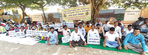 guest lectures protest in koppal city to recruit permanent job