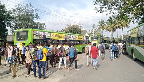 Bus problem Student protest in mothhalli village mandya