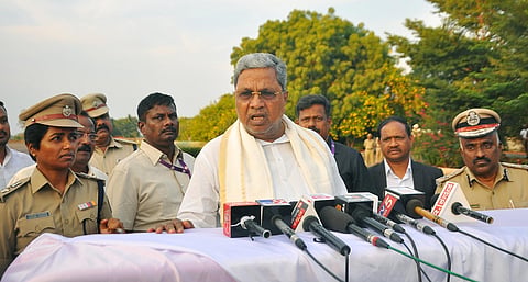 cm siddaramayya ministers mb patil kn rajanna secrete meet koppal airport politics congress