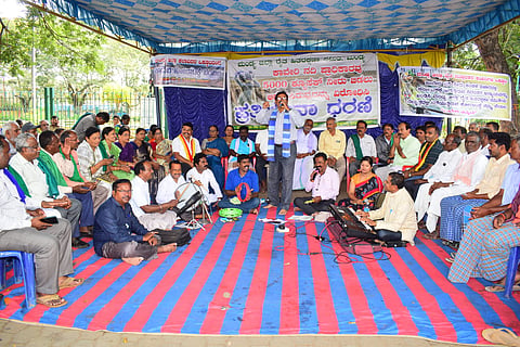 Cauvery protest by mothalli, Lalanakere villagers mandya