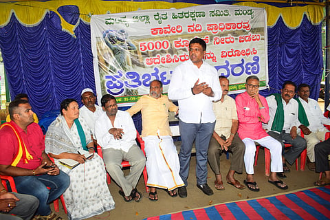 Cauvery protest continues mandya