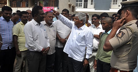 Ex-Minister C.S. Puttaraju anger against KSRTC depot manager mandya