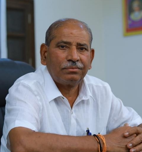mp-karadi-sanganna-bore-against-bjp-koppal-court-complex