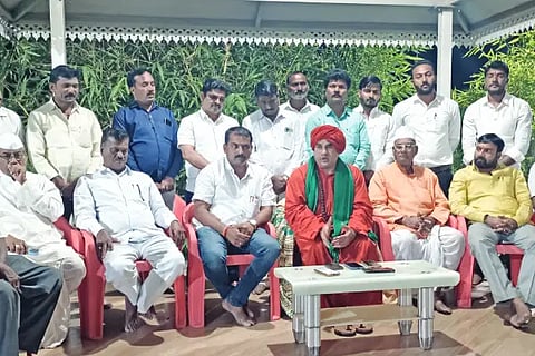 Ishtalinga Puja by blocking the highway in 7 districts