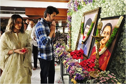 Mahesh babu floral tributes to his dad with Superstar Krishna Educational Fund