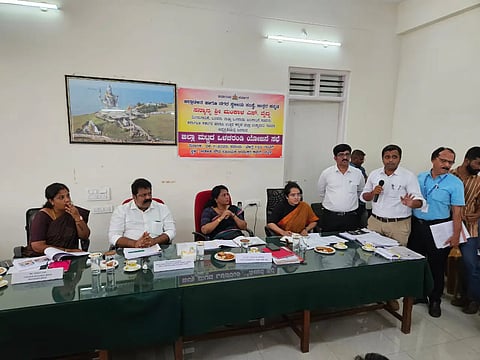 Minister-meeting-at-bhatkal.