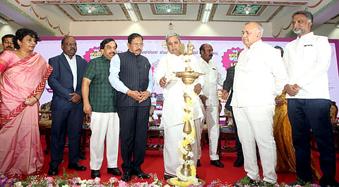 Raghu_24_Shakti_Scheme_Celebrations_@_Vidhana_Soudha (1)