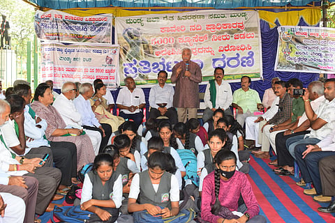 Retired IGP C. Chandrasekhar supports Cauvery protest mandya