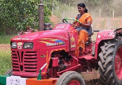 Rmgm-Ph-001-Negilayogi - Shanthamma Kaggalahalli - Story -Tractor Chalane- 4-11-2023