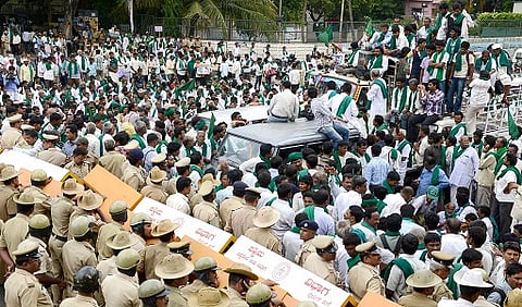 members-of-karnataka-rajya-raita-sangha-and-193542