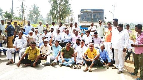 ರಸ್ತೆ ತಡೆದು ಪ್ರತಿಭಟನೆ