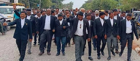 lawyers protest to form rules to protect advocates koppal