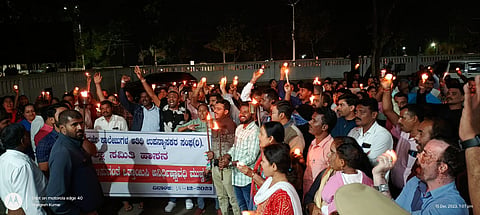 ಅತಿಥಿ ಉಪನ್ಯಾಸಕರಿಂದ ಪಂಜಿನ ಮೆರವಣಿಗೆ
