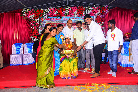 ಹಳೆಯ ವಿದ್ಯಾರ್ಥಿಗಳಿಂದ ಗುರುವಂದನಾ ಕಾರ್ಯಕ್ರಮ