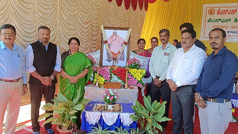 ಸರಗೂರು ಪಟ್ಟಣದ ಜೆಎಸ್‌ಎಸ್ ಶಾಲೆಯಲ್ಲಿ ವಾರ್ಷಿಕೋತ್ಸವ ಸಮಾರಂಭ ಆಯೋಜಿಸಲಾಗಿತ್ತು.