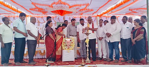 ಬೆಟ್ಟದಪುರ ಗ್ರಾಮ ಪಂಚಾಯಿತಿ ಆವರಣದಲ್ಲಿ ಆಯೋಜಿಸಿದ್ದ ರಾಷ್ಟ್ರಕವಿ ಕುವೆಂಪು ಜಯಂತಿ ಕಾರ್ಯಕ್ರಮವನ್ನು ಗಣ್ಯರು ಉದ್ಘಾಟಿಸಿದರು. ಕೆ.ವೆಂಕಟೇಶ್, ನಿತಿನ್, ಲಕ್ಷ್ಮಣ್, ಬಿ.ಸಿ.ಗಿರೀಶ್, ವೀಣಾ, ಅನಿತಾ ತೋಟಪ್ಪಶೆಟ್ಟಿ, ಸರಸ್ವತಿ, ನಿರೂಪ ರಾಜೇಶ್, ಕುಂಜಪ್ಪ ಕಾರ್ನಾಡ್, ಮಹದೇವ್, ಗಂಗಣ್ಣ, ಸಣ್ಣ ಸ್ವಾಮಿಗೌಡ, ಮರಿಯಪ್ಪ ಮತ್ತಿತರರಿದ್ದರು.