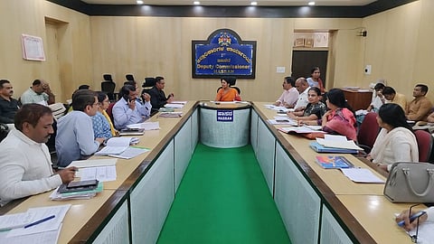 ಕೊಳವೆ ಬಾವಿಗಳಿಗೆ ವಿದ್ಯುತ್ ಸಂಪರ್ಕ ಕಲ್ಪಿಸಲು ಅಧಿಕಾರಿಗಳಿಗೆ ಡಿಸಿ ಸೂಚನೆ