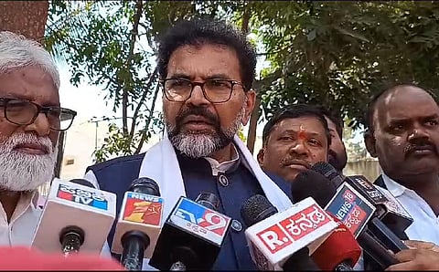 ಬರ ಬಂದಿರುವುದು ರೈತರಿಗಷ್ಟೇ ಕಾಂಗ್ರೆಸ್ ನಾಯಕರಿಗಲ್ಲ:ಎಂಎಲ್‌ಸಿ ಛಲವಾದಿ ನಾರಾಯಣಸ್ವಾಮಿ ವಾಗ್ದಾಳಿ