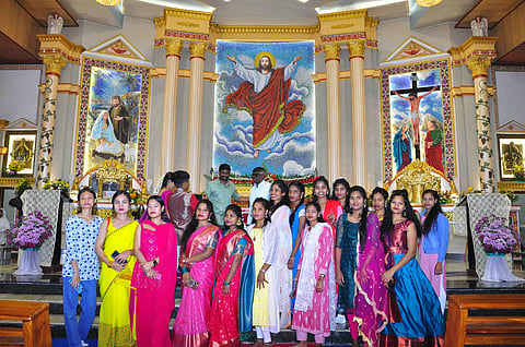 ಸಡಗರ ಸಂಭ್ರಮದಿಂದ ಕ್ರಿಸ್‌ಮಸ್ ಆಚರಣೆ: ಕ್ರೈಸ್ತ ಬಾಂಧವರಿಂದ ಚರ್ಚ್‌ಗಳಲ್ಲಿ ವಿಶೇಷ ಪ್ರಾರ್ಥನೆ