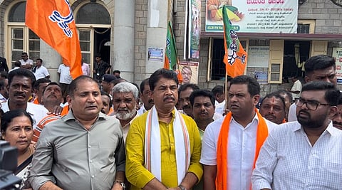 BJP protests against the state government Mandya