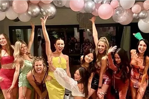 China Women Organized Party Celebrate End Marriage Congratulations Being Single