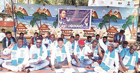 HUN-DEC-21-1(AMBEDKER SWAMBHIMANI SENE PROTEST)