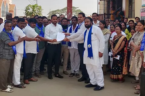 Jamkhandi Taluk Hospital, doctors, staff, protest,