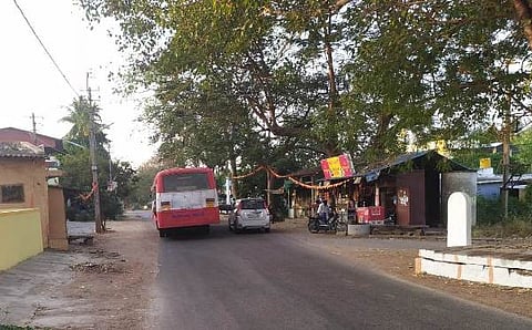 Kailancha-Ph-01-Fokash Story KP Doddi Bus Thangudana - NewD Photo Kp Doddi Bus Circle - 25-12-2023