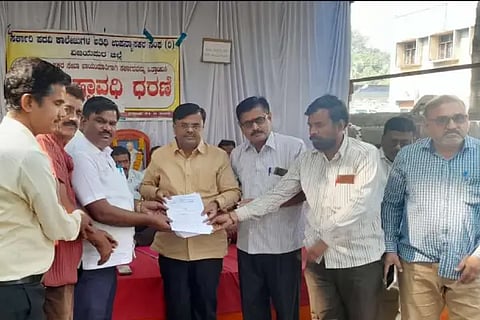Let the government respond to the demand of guest lecturers